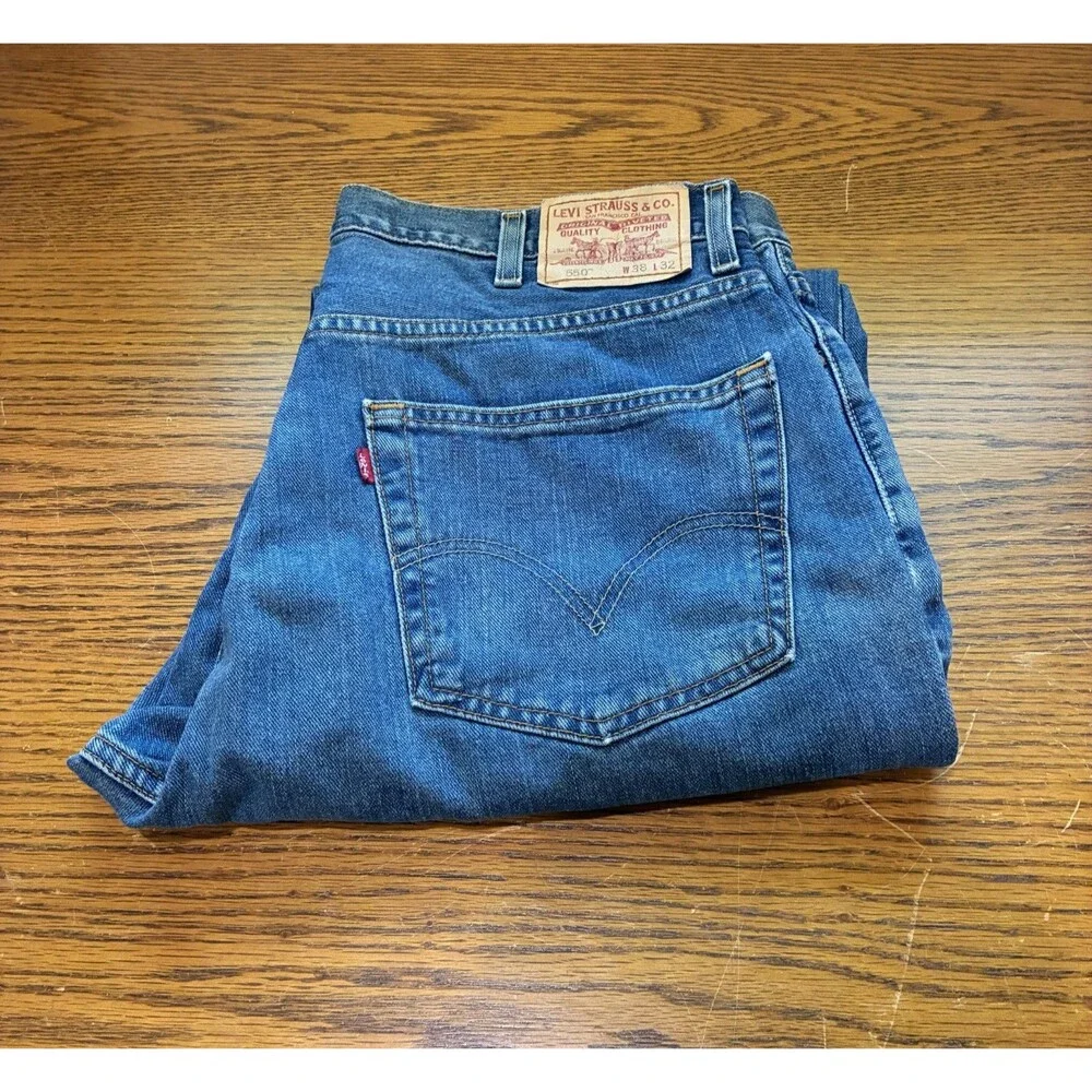 Men's Levi Jeans 550 Tag 38x32 Actual Size 37